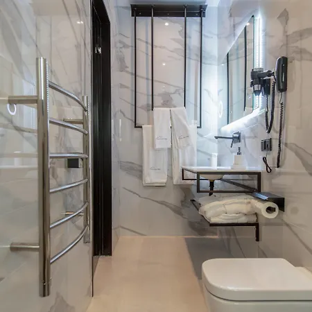 Boutique By Hills 4*