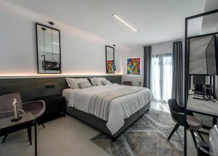 Boutique By Hills 4*