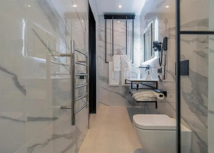 Boutique By Hills ナウサ