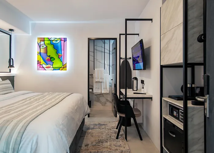 Boutique By Hills 4*