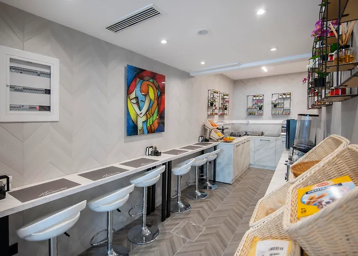 ホテル Boutique By Hills 4*