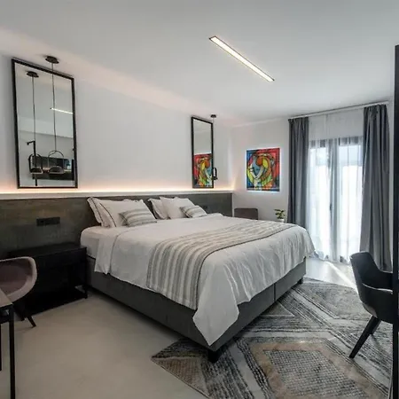 Boutique By Hills 4*